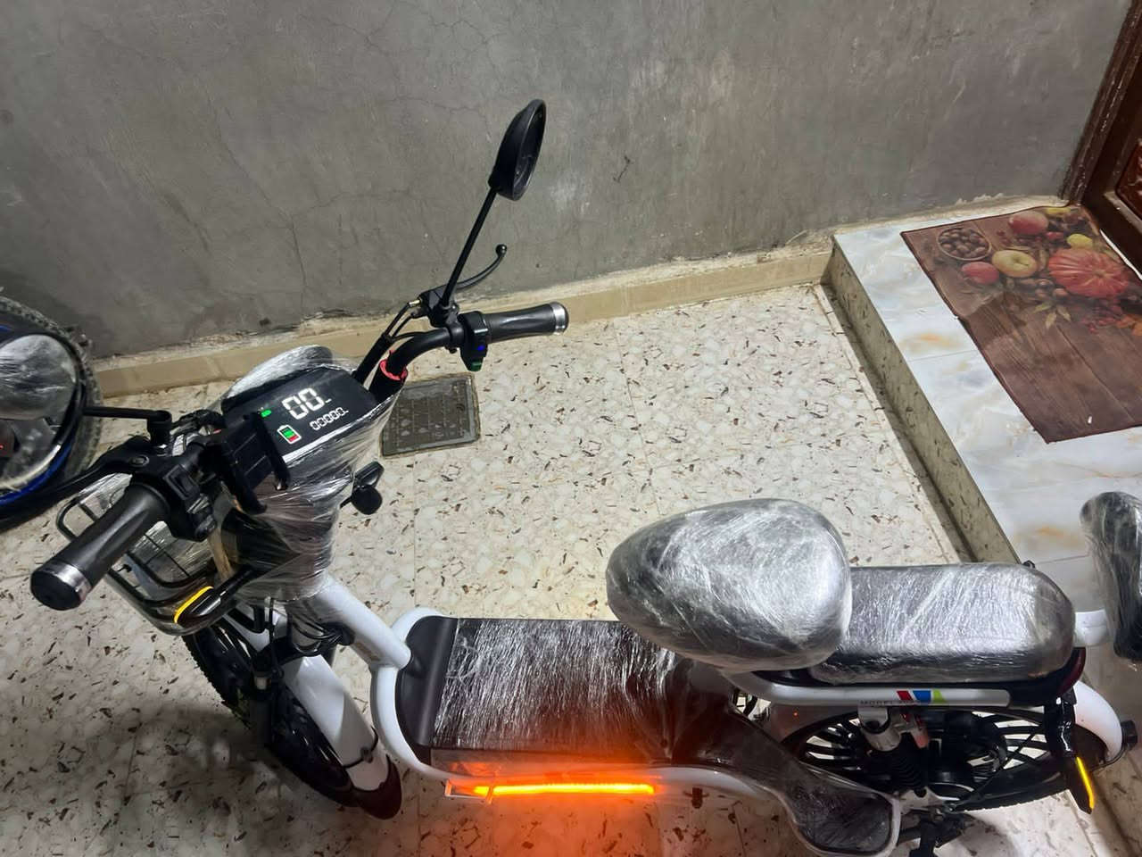 سلام عليكم دراجة شحن للبيع 5بطاريات ليثيوم تأيرات جديد دراجة مال بيت بل شرط تعال وشوف إذا مو نفس الصورة لا تشتري متواجد خاص ومخابرة رقمي-*********** الشراي يتفضل خاص
