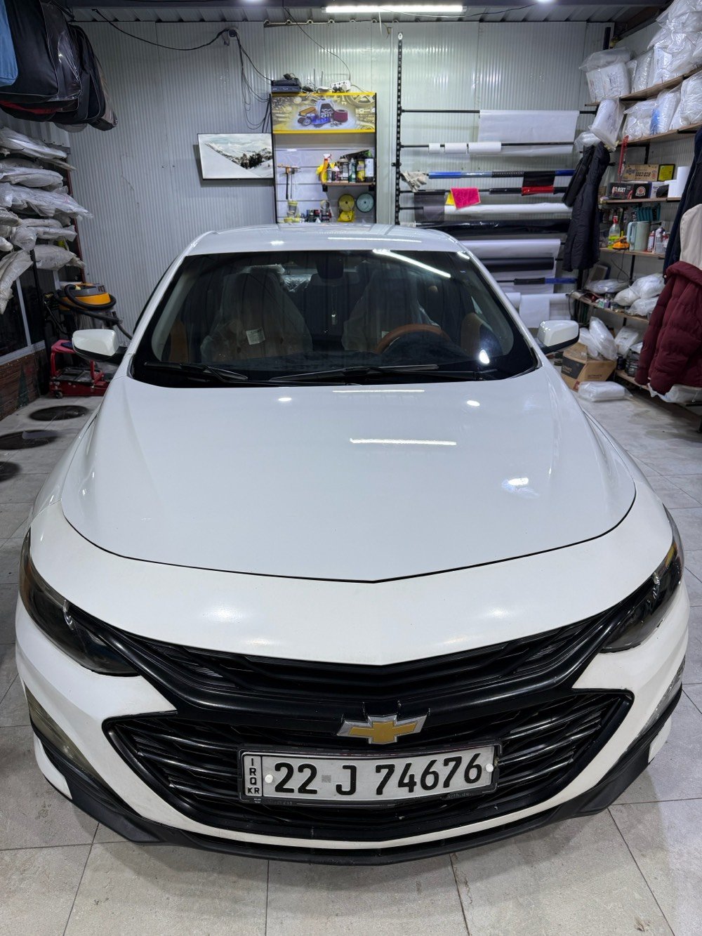 نوع السيارة : شوفرليت Chevrolet
 موديل السيارة :2020
ماليبو Malibu

 الفئة : LT
 سنة الصنع :  2020
 عداد المسافة :133ميل وقابل لزياده
 المواصفات : 
• حجم المحرك : 1500 توربو 
•گير cvt 
• لد نهاري & بگ لايت لد
•داخل بيجي
•تدفئة كشنات
•تبريد قطعتين
•تبريد مناخي (منفصل) 
•كاميرا دوراة
•تحكم ب نظام AutoStop
•بصمة بيبان & بصمة جنطة
.بصمة تشغيل 
•تشغيل عن بعد
•منافذ شحن USB و Type C
• شاشة : شاشة حجم (  بوصة (ايباد) للتحكم بأيعازات السيارة ومزود ببرنامج  Car Play و Wifi ويدعم برنامج الخرائط والملاحة.
• نوع المقاعد : جلد داخل بيجي
•اضافات المقاعد :  السائق كهربائي
• اضافات المقود ( الاستيرن ) : تحكم ستيرن جهتين بلوتوث وحاكية ومثبت السرعة وتحكم صوت.

 العجلات : ويل كب حجم 19 لفئة LT
 نوع انظمة السلامة :
• نظام ABS مع مانع للانغلاق و الانزلاق   •نظام EBD الالكتروني لقوة الفرامل الامامية والخلفية.
 مصدر السيارة : وارد امريكي.
 الحالة :
• الضرر جاملغ و ربع الباب جه الايمن 
وباب السايق مبدل 
•طاگ ايرباگ درگة ودشبول
السعر110 ورقه وبيها مجال
 موقع السيارة : أربيل 
 الرقم : اربيل بسمي سنويا
 للاستفسار الاتصال 
***********