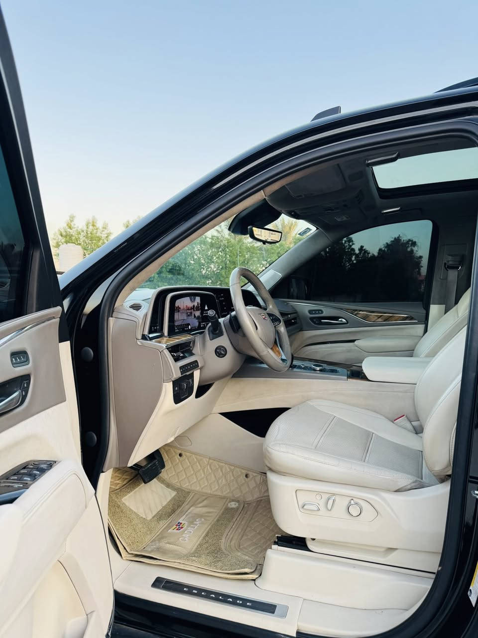 السلام عليكم
كاديلاك اسكاليد للبيع  خليجيه 2021 
اسبرسو معروف مواصفات 
سياره بسمي رقم جديد 
مغلفه PPFبل كامل 
مواصفات سياره 
.جكات 
.فور ويل 
.ابواب شفط 
.نقطة عمياء  
داخل افوايت 
.صندوق شفط 
.شاشه كبيرة 
.كامرة 4k
.دمام صندوق
.تشغيل عن بعد 
36 سماعة AKG
.كاميرات 6
.داتا شو 
.بانوراما 
.جنطة ذكية 
.رادار جانبي و امامي 
.رادار تحديد مسار
.كشن Vib منفصل 
.مري شفط 
.ويل 22
.ذاكر ميموري خزن 
.مسنات جلد 
.إنارة محيطية 
.لدات 
.اشاير ترحيب
.حزام ذكي 
.كاميرا وسطية 
.ثلاجة 
السياره ماشيه52
مكان بغداد 
للاستفسار (***********)
