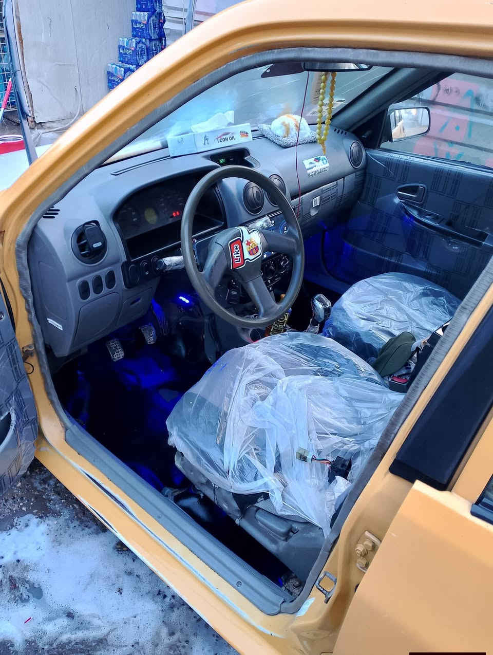 السلام عليكم سابه منغولي موديل ١٢ سياره كامله مكمله رقم احمر اكعدك يم صاحبهه سنويه من تهيه من ١٩ أو عليهه غرامه ٢٥٠ الف اني ابيع صافي كير محرك برايد داخلهه جديده اوبيهه طخه امبينه بل صوره سعر ١٨ اوبيهه مجال  مكاني شعب ***********
