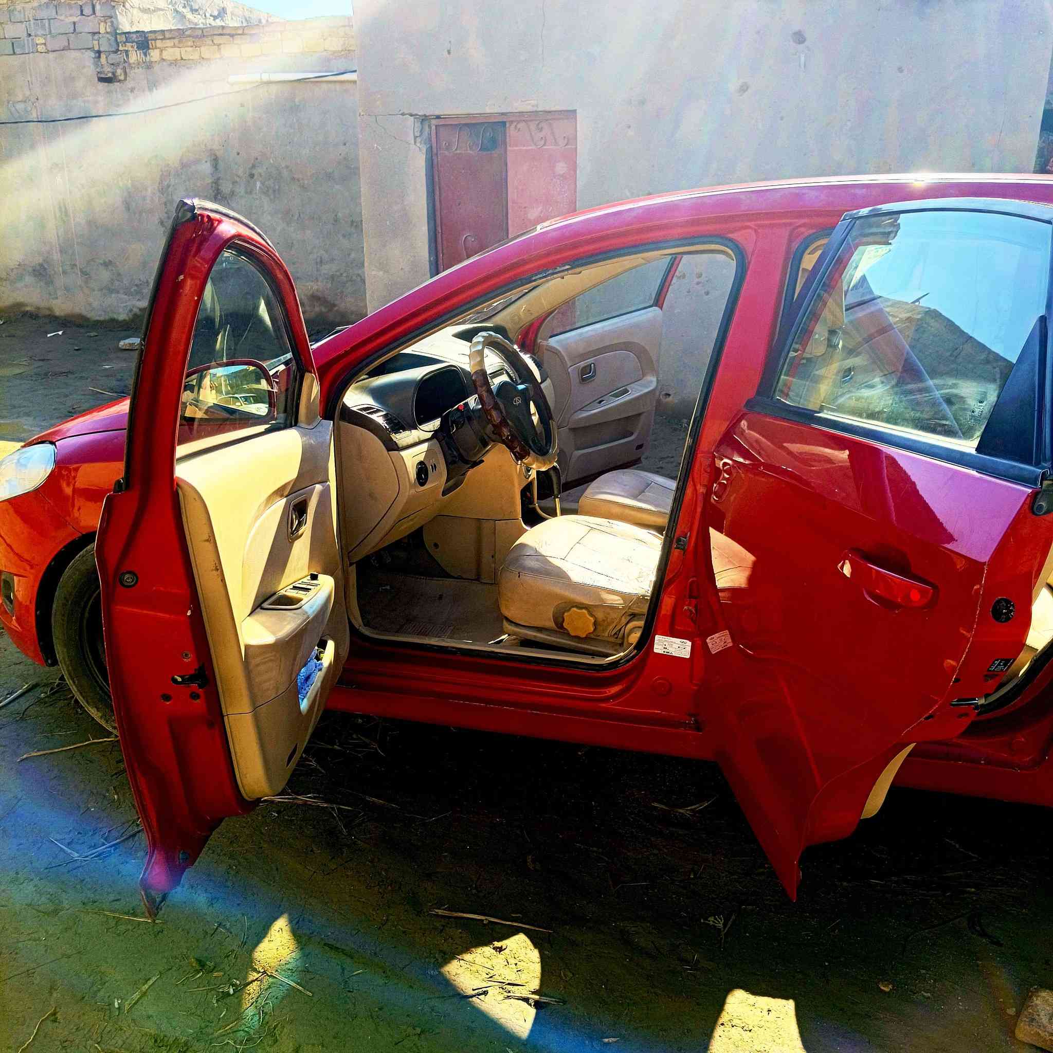 السلام عليكم.
من رخصة الاخ الادمن المحترم 
شيري فلاوين 2011تبريد كير محرك بحاله جيده 
ملاحضات خياس بيها جراد ولبنيد داخل سياره بحاله جيده.
تخم تاير جديد بطاريه جديده 
رقم بابل السنويه تنتهي سنة 2029
تحويل مباشر العنوان :السماوة رميثة 
هاتف:***********
السعر 30 وبيهه مجال حك الجيه
