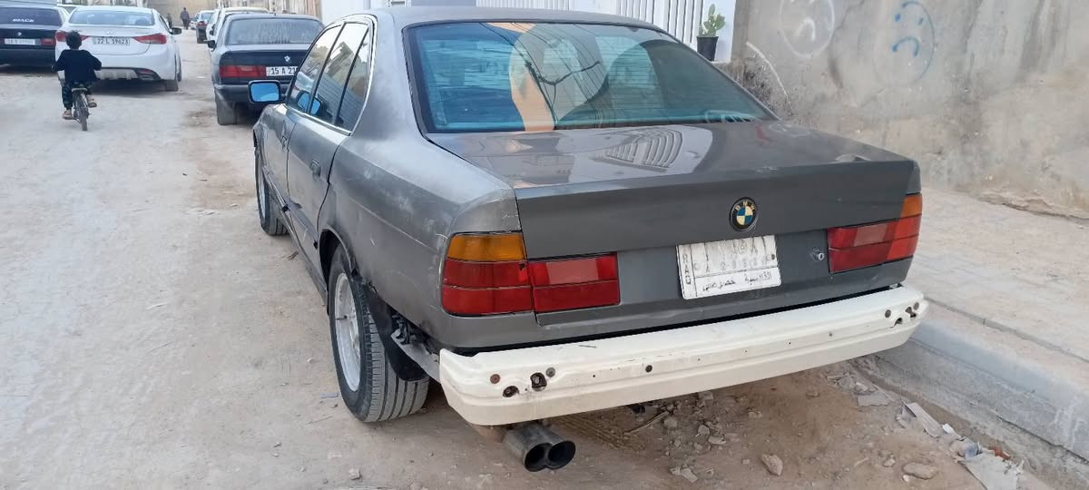 السلام عليكم
Bmw 525 موديل 88 سنوية لل27 شرط التحويل 
سيارة جاهزة من كولشي حدادية ومكينه وكير وكهربائيات
السعر ٢٢ وبيهه مجال 
مكاني نجف ***********
