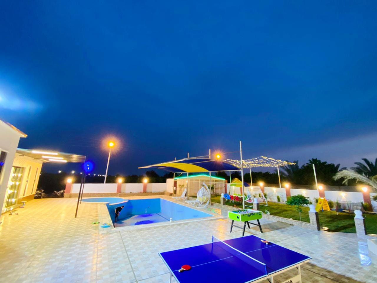 🏝منتجع سياحي للايجار  رقم 18
مسبح كبير وصغير 🏊‍♂️
حديقه كبيره وصغيره 🌹💐🥀🌻
مشواء للسمك ومشواء للكباب والتكه 🍖🍗
صحيات خارجيه وداخليه 🧴
مطبخ مجهز بلكامل 🍪🍞
صاله كبيره ومجهزه بلكامل 💺🪑
غرفتين نوم للعلم المزرعة تستقبل اكثر من ٢٠نفر  🛏🛌
العاب رياضيه منضده وفيشه 🤺⚽️🎲🏸🏊‍♀️
العاب للاطفال🛝🎢
دي جي داخلي وخارجي 💃🕺👯‍♀️
انترنيت 5G🚆
كهرباء٢٤ساعه 💡⚡️
كراج للسيارات 🚙🚗
نضام الايجار 💴💵
شفتات او ٢٤ساعه ⏰
لشفتات شفت النهاري من ساعه ١٠صباحآ للساعه٥عصرآ الشفت الليلي من ساعه ٦مساءآ لساعه ٩صباحآ  وليوم الكامل من ساعه١٠صباحآ لثاني يوم ١٠صباحآ  واحنه بخدمتكم دائمآ
ويوجد لدينا خدمة توصيل كل مايحتاجه المؤجر 
العنوان صلاح الدين قضاء بلد قرب الساعة
للاستفسار
📞📱💌***********
