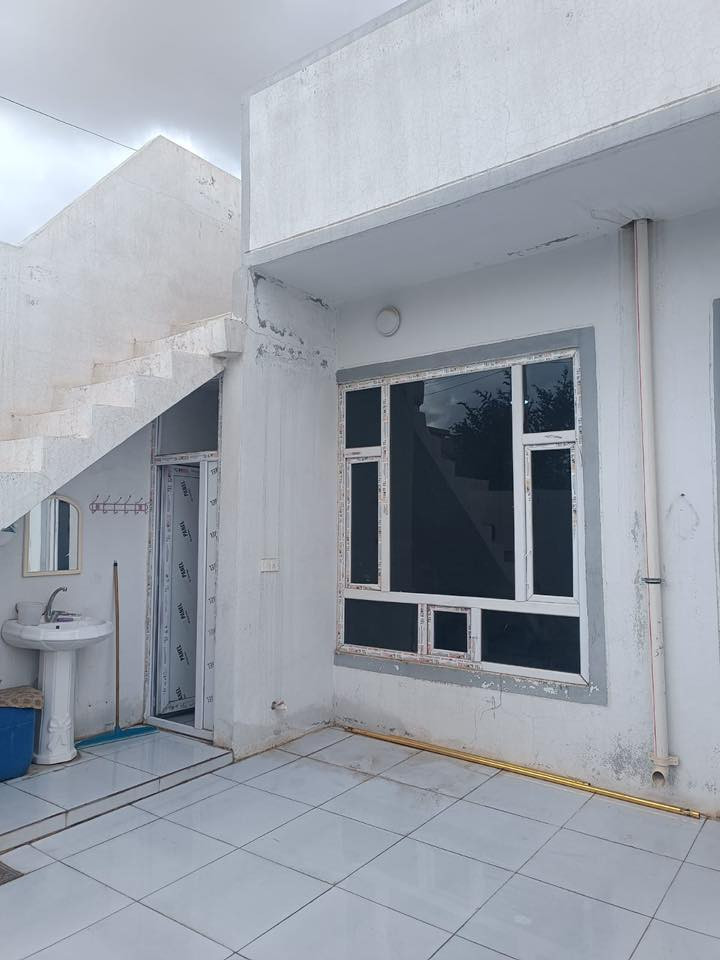 دار للبيع بناء حديث وبسعر مناسب المساحة100مترطابق واحد العنوان الاسرى والمفقودين قرب دور السكك البيت مالية وخلفه طابو وعلى اليمنه واليسره طابو ايضا للاستفسار ***********
