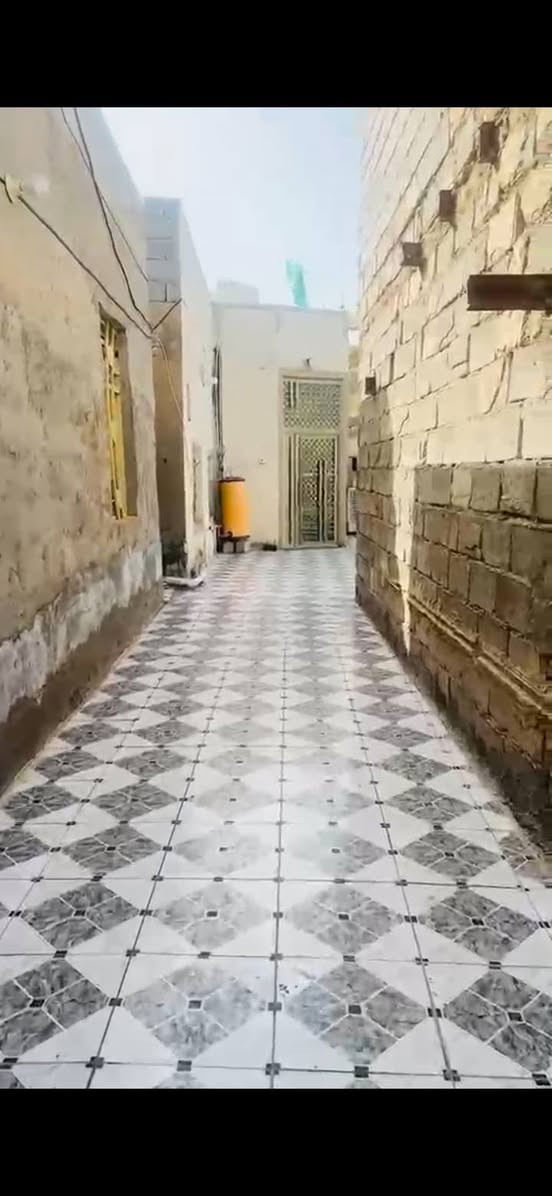 دار للبيع مساحة ٢٢٠ متر طابو زراعي سند ٢٥ بيه غرفتين نوم وصالة واستقبال ومطبخ وكليدور وحمامات داخلية وحمامات خارجية وحديقة  بناء قديم بس رممته قبل سنة تقريبا
الموقع من عمود ١٧٠ طريق كربلاء بغداد وتنزل مسافة ٦٠٠ متر مقابل مجمع الرحمان السياحي في منطقة حي البرج
اكو يمه حسينيات يجون بيها زوار وهوه قريب على شارع الزوار
السعر85قابل لتفاوض 
للتواصل والاستفسار:

واتساب: ***********

ملاحظة: المراسلة عبر الواتساب فقط، نعتذر عن استقبال الاتصالات المباشرة.
