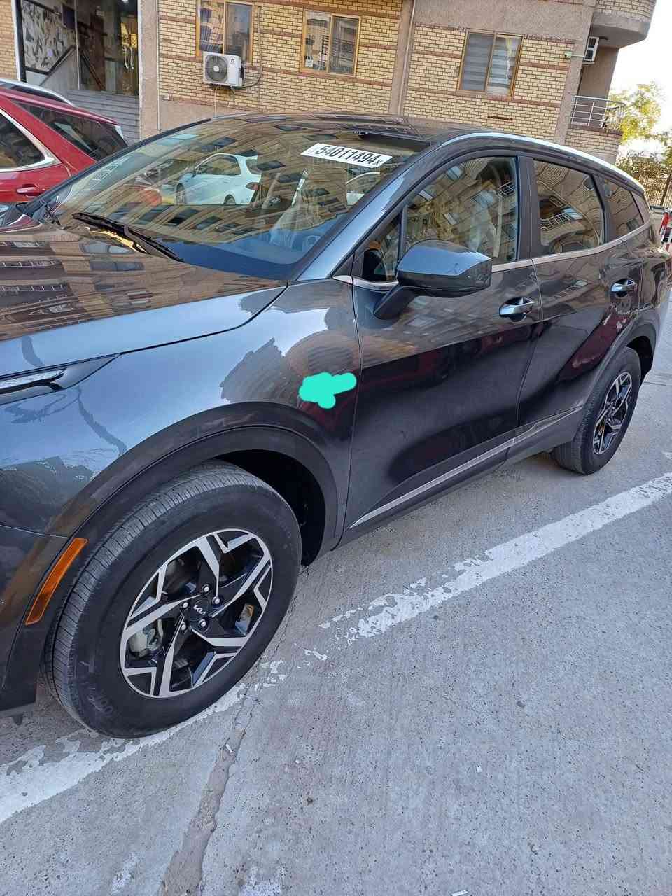 السلام عليكم جميعا..
كيا سبورتج LX موديل 2023 وارد أمريكي ، مكفولة من الصبغ ، فقط تعديل بارد بالجاملغ الأمامي الأيسر والباب الخلفي الأيسر موضح بالصور (( بدووون إيرباك  )) ، محرك 2500 المرغوب ، السيارة كلها ليبل واحد ، ماشية 43  ميل فقط دخول هاي السنة (دخلت ماشية 34 ميل)  ، السيارة بإسمي تحويل مباشر .
المواصفات المعروفة (كشنات تدفئة ٫ رادار مانع تصادم ٫ قيادة ذاتية محافظة على المسار ٫ حساسات ٫ مانع انحدار ٫ 4 وضعيات قيادة ٫ قفل اكسل ٫ سايد بريك بصمة ٫ زنون ٫ بك لايت ليد ... الخ) .  
صور الحادث : 
https://bid.cars/en/lot/1-54011494/2023-KIA-Sportage-KNDPUCAF6P7146993 

السعر/ 20700 وبي مجال بسيط .
مكاني/ بغداد/ حي الجهاد 
للإستفسار/ *********** موجود واتساب .
