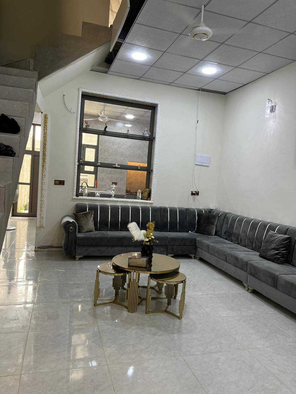 سلام عليكم
بيت للبيع بناء 2024 نظيف كلش
مساحة 100 متر
الواجهة 5 و النزال 20 
يتكون من طابقين
 / الطابق الأول يتكون من / استقبال ومطبخ وغرفة نوم وحمام وصحيات
الطابق الثاني يتكون من/ صالة و غرفة نوم و حمام تواليت

العنوان / الحولي الثانية قرب جامع عمر عبد العزيز
الاتصال و الاستفسار ***********
