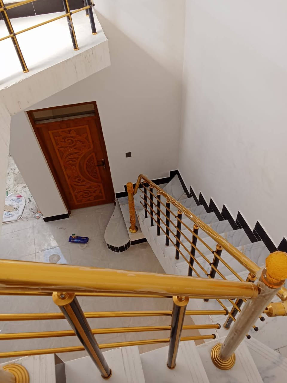 سلام عليكم ورحمه الله وبركاته
بيتين نفس التصميم للبيع العنوان ناصريه حي السبل الثانيه قريب على المدارس مساحه ٢٠٠م البناء بلوك كونكريت غرفتين نوم وصاله وديوانيه ومطبخ  او صحيات
للاستفسار:‏‪***********‬‏
*السعر يكون خاص
