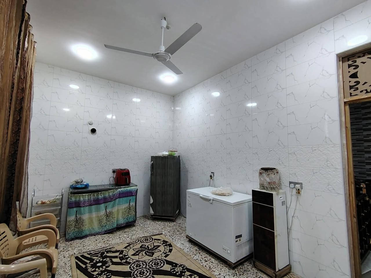 دار للبيع طابو زراعي تحويل مباشر مساحة 200م تبليط بالباب عنوان حي النصر يتكون من غرفتين نوم واستقبال وهول ومطبخ وصحيات بناء حديث السعر 135و بي مجال للاستفسار الاتصال ***********
***********
