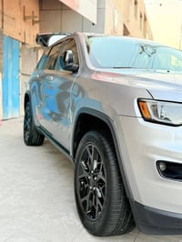 للبيع Jeep🩶  مديل2014  السياره لمتدد فول 1/1 ماشيه 100mil  محدثه داخل ...