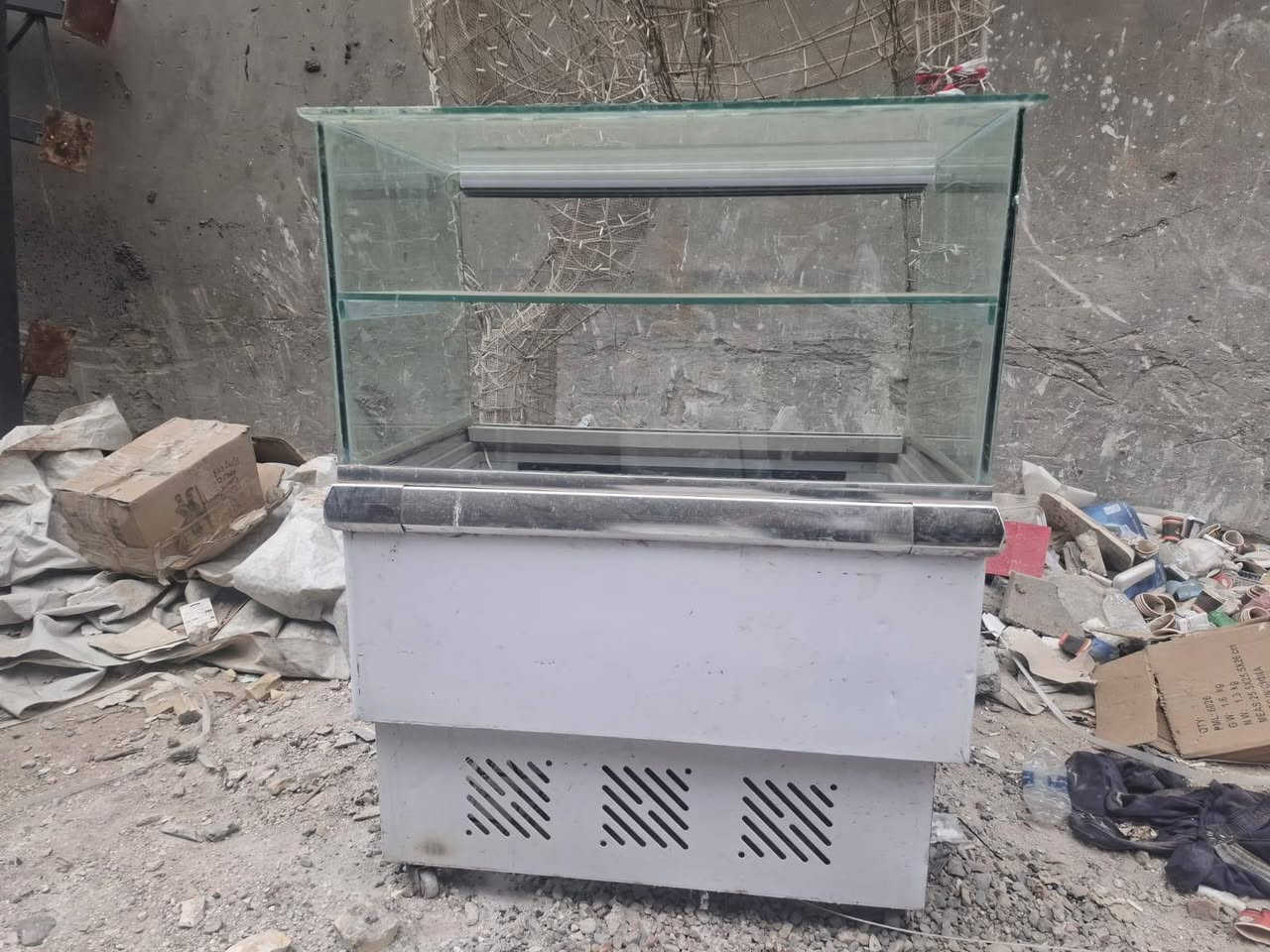 غراض مطعم للبيع استخدام قليل 
***********
