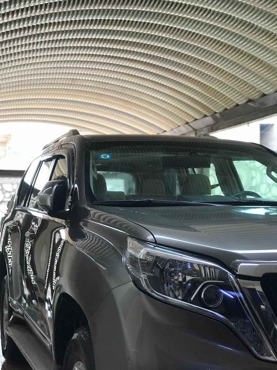 السلام عليكم بـرادو 2014 TX.L فـول مواصفات 
لـون مميز جكليتي 
6 سلندر
فتحة 
طفاية 
رقـم بغداد بأسمي 
كشنات كهرباء عدد 2
ثلاجة 
3 قطع تبريد 
السيارة كفالة عامه حتى الدعاميات عدا بارد أربع اصابع في الجاملغ الامامي الأيسر
المكان بغداد / الكرخ 
تواصل خاص او رقم ***********
