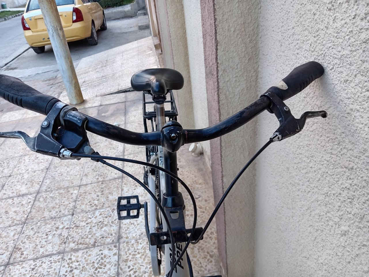 سلام عليكم 
دراجه #ترحال ماركة #OFFICE_PRESS اوفيس بريس

ماركه عالميه غنيه عن التعريف صنع ياباني اصلي 🇯🇵
حجم 28 (C700) قياس 46 ...لون مميز 
فول المنيوم لشه مضلع حديث ...
تصميم انسيابي و عصري موديل 2021
سستم شيمانو تورني ..بدالات 7X1 #شاشه حديث
وياله طبقتين مصممه لتحمل الاوزان والطسات
سيبايه #MAX مصممه للترحال وتحمل الاوزان ...
قفل بلادي اصلي
دراجه كامله وجاهزه 100٪

#المكان_موصل جانب الايسر....السعر  (180)
#يوجد_توصيل_محافظات


**إذا كنت صاحب هذا الإعلان وتريد حذفه لأي سبب، رجاءا أرسل رسالة إلى الدعم الفني**