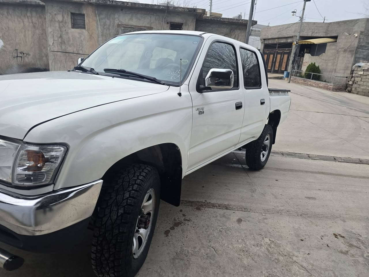 تۆیۆتا پیکاب دەبڵ ئەکسل بی بۆیاخ ئارمی پلاستیک مەکینە سپی مەکینە بەخ گێرو مەکینە و ئەکسل و دەبڵ ئەکسل و کارەبایتاو هەموو شتی بەشەرت تایەو هەمو شتێکی تازەیە هەیکەلی لەسەر دەقی شەریکە ماوەتەوە *********** ***********
