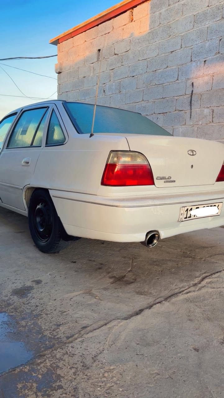 سلام عليكم للبيع دايو سلو موديل 95 رقم بغداد 
سياره سنويه ورقم وهزه جديده السياره بااسمي 
كير ومحرك وتبريد وكهربائيات كله شغاله كامله 
سويج شخطاطه وريمونت سنتر لوك والجنطه تفتح بالريموت ولايت زنون عالي وناصي جهازه من كل شي 
العنوان بغداد الشرطه الخامسه قرب البياع للاستفسار 
*********** 
اخوان الي يريد يخابرني ويدلل ماجاوب ماسنجر 
السعر 43 ورقه
