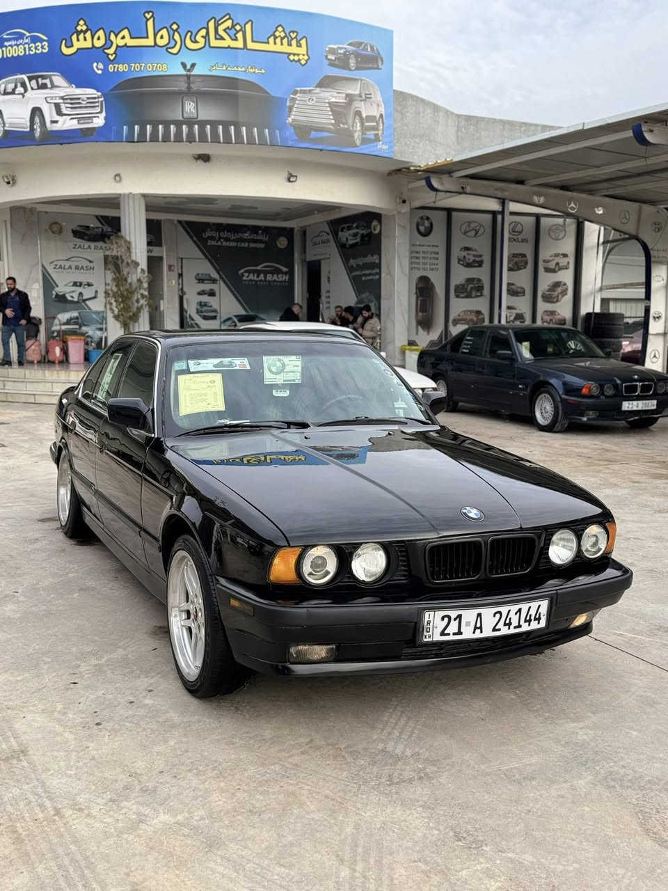 Bmw 525i 1991 🔥🔥 بۆ فڕۆشتن
مه‌کینه 25 بيلاد گێڕ عادی 
کلاج و عەینەی لۆک گێڕ و مەکینەی بەشەرت پانکەی کارەبای 
رەقەم سلێمانی سەنەوی و ژینگەوڕێگەوبانی و فەحسی تازەیە تا 2030 بە ناوی خۆمەوەیە ~ پێش پانە ~ لايتی هێلا بیلاد زۆر جوان و پاک ماوەتەوە گێڕ و مەکینە و تەبرید بە شەرت تەحویل و غرامە بە شەرت ~ ناو ڕەش ~ناو فۆرمیکا~٤ جام کاره‌با ~ ABS~ ئاوێنە کارەبای~تایەو ویلی M18 تازه پیشی دا‌گیراوه سعری ٦٨ گه‌لاو معامه‌له 
تەحویل و غەرامە بەشەرت 
مشتەریت تێڵ بکە هەموو شتێکم نوسیووە 
شوێن: سلێمانی  ***********
