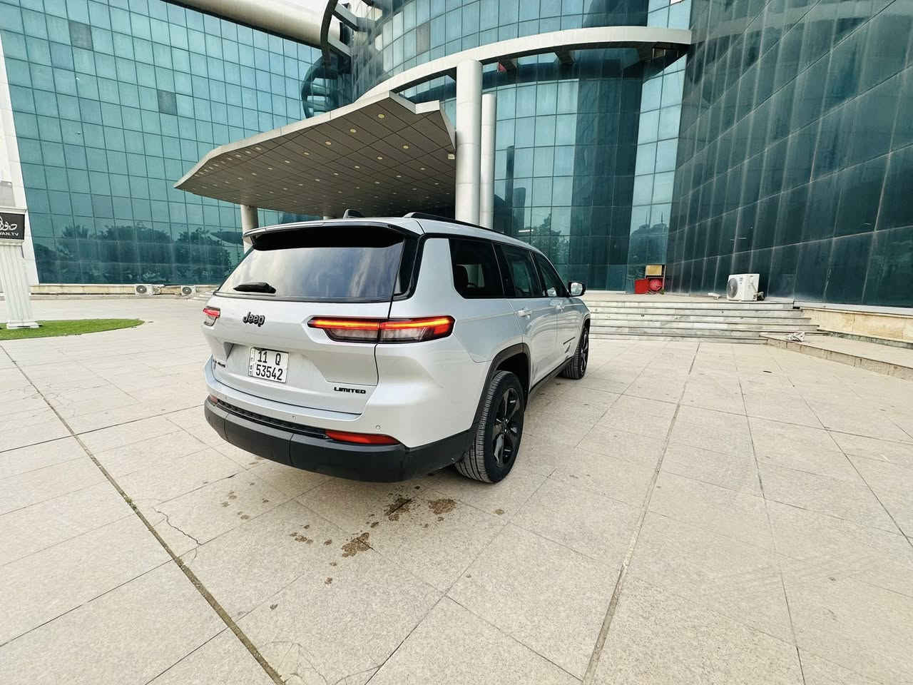 السلام عليكم 
جيب 2023 L لمتد 7 راكب

بدون ايربالك بدون شاصي بدون لغد 

شاشه كبيره
كشنات جلد vip
تبريد 3 قطع
فور ويل
تدفئه كشنات امامي
تدفئه كشنات خلفي
تحديد مسار
رادر امامي
دخول ذكي بصمه
كامره دواره
صندوق كهربائي 
شاشه كيجات ديجتل
شفتات بالستيرن
حساسات خلفيه 
اَتو بريك توقف ذاتي
نقطه عمياء 
اشاير بالمري 
فول تحكم استيرن
نظام ملاحه 
كار بلي 
تشغيل عن بعد
خزن ميمري للمقاعد
لد نهار 
4 انظمه قياده 

ماشيه 31الف فقط 
ويل 20 اسود ابلادي 
مكينه 3600
وبعد بيها هوايه مواصفات
السياره اجتي غراضها وياها وكلها بلاديه 
وبدون ايربالك ولا شاصي ولا لغد 

السياره صار بيها 4 قطعه صبغ 
وشويه بالبنيد ع كده 

رقم بغداد تحويل مباشر 

السعر 279$ وبيها مجال بسيط 

*********** 
مكان السياره بغداد الغراليه
