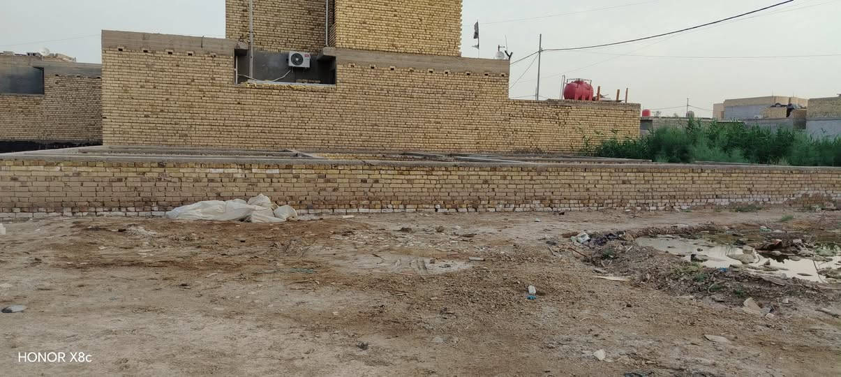 السلام عليكم بتلو للبيع مساحه 200 مكانه بالسبحه يم قريه عتبه السعر بالخاص ***********
