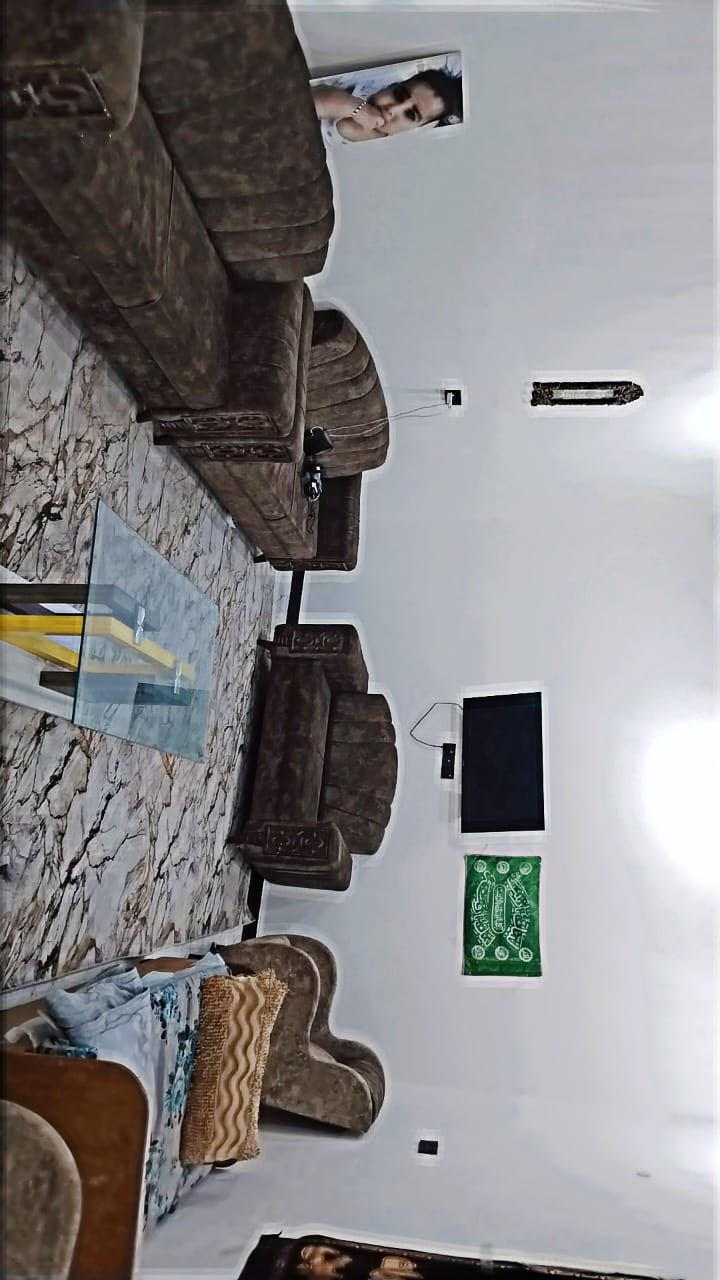 السلام عليكم 
بيت بناء جديد ركن ركن للبيع المساحه ٢٠٠م 
ثالث بيت عن الشارع الرئيسي 
غرفتين وصاله وديوانية ومطبخ وصحيات خارجية وداخليه 
م/ السبالت يبقن بيه 

العنوان📍 : الاسماعيليه الثانيه /شارع سيد جاسم 
السعر 95

الهاتف📞: ***********

علماً إن الشارع الرئيسي عرضة ٢٠م ومشمول ب خدمات البنئ التحتيه (التبليط والاناره) ضمن مشروع سوق الشيوخ الكبير….
