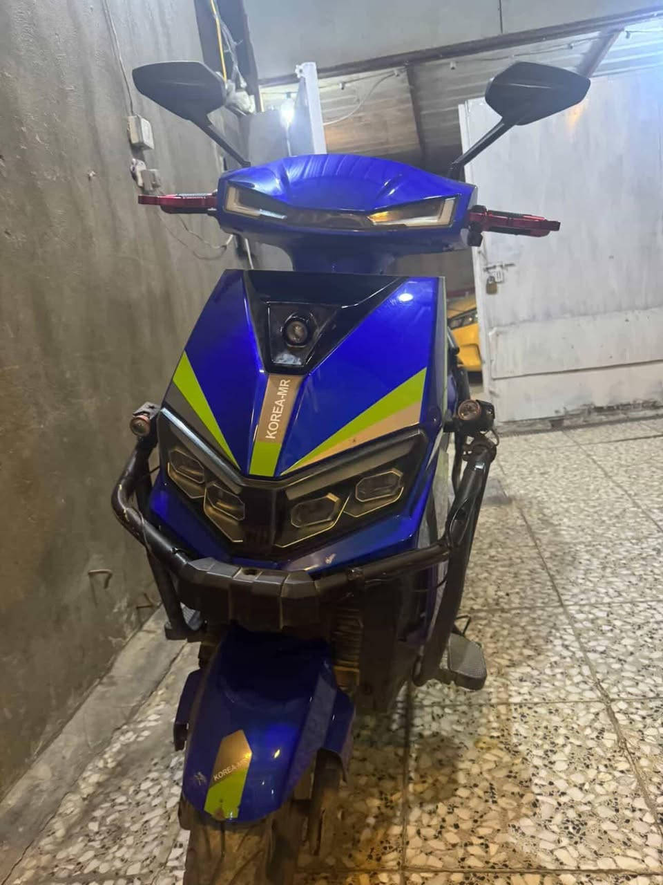 سلام عليكم دراجه كوريا mr بحاله الوكاله دراجه فول الله شاهد بس تاركها ما استخدمها ماشيه 4الاف
6 بطاريات كبار 
ملف 2500
سرعه 100 
نقصها بس فيشه مال كلوبات بـ5 مامسويها لان متروكه
سعرها 550 
*********** . متواجد رصيد و واتساب
