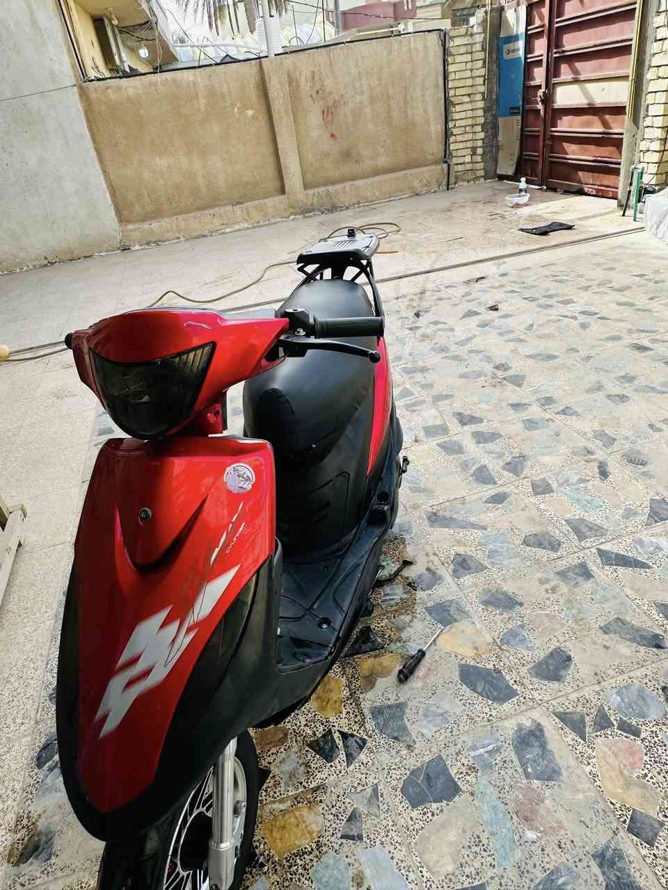 السلام عليكم دراجه ماكس عدله للبيع الدراجه مكينته 49 بلاد مامفتوحه مزوده تزويد خارجي فقط السعر 550وبيه مجال بسيط مكان الدراجه مسيب الدوب الرقم ***********
