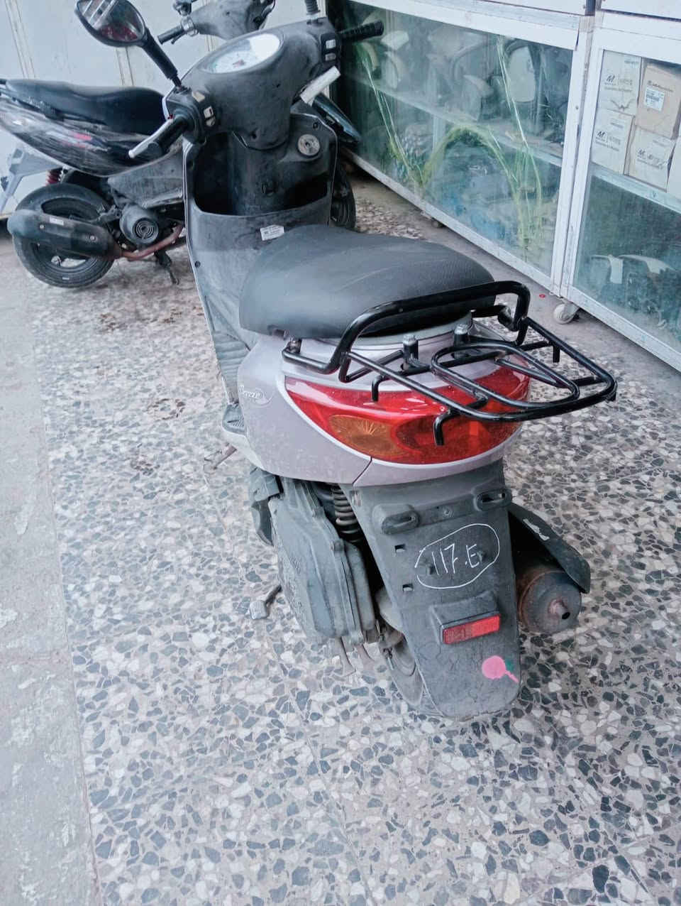 السلام عليكم بريز نوزل مال رمبه قبل شهرين نزلت دراجة كامله كله بلاد مكينه كفاله يرادلها فقط دبلات إماميه فقط مكاني ساحة عدن السعر 650 بيع مستعجل ورقم تليفوني ***********
