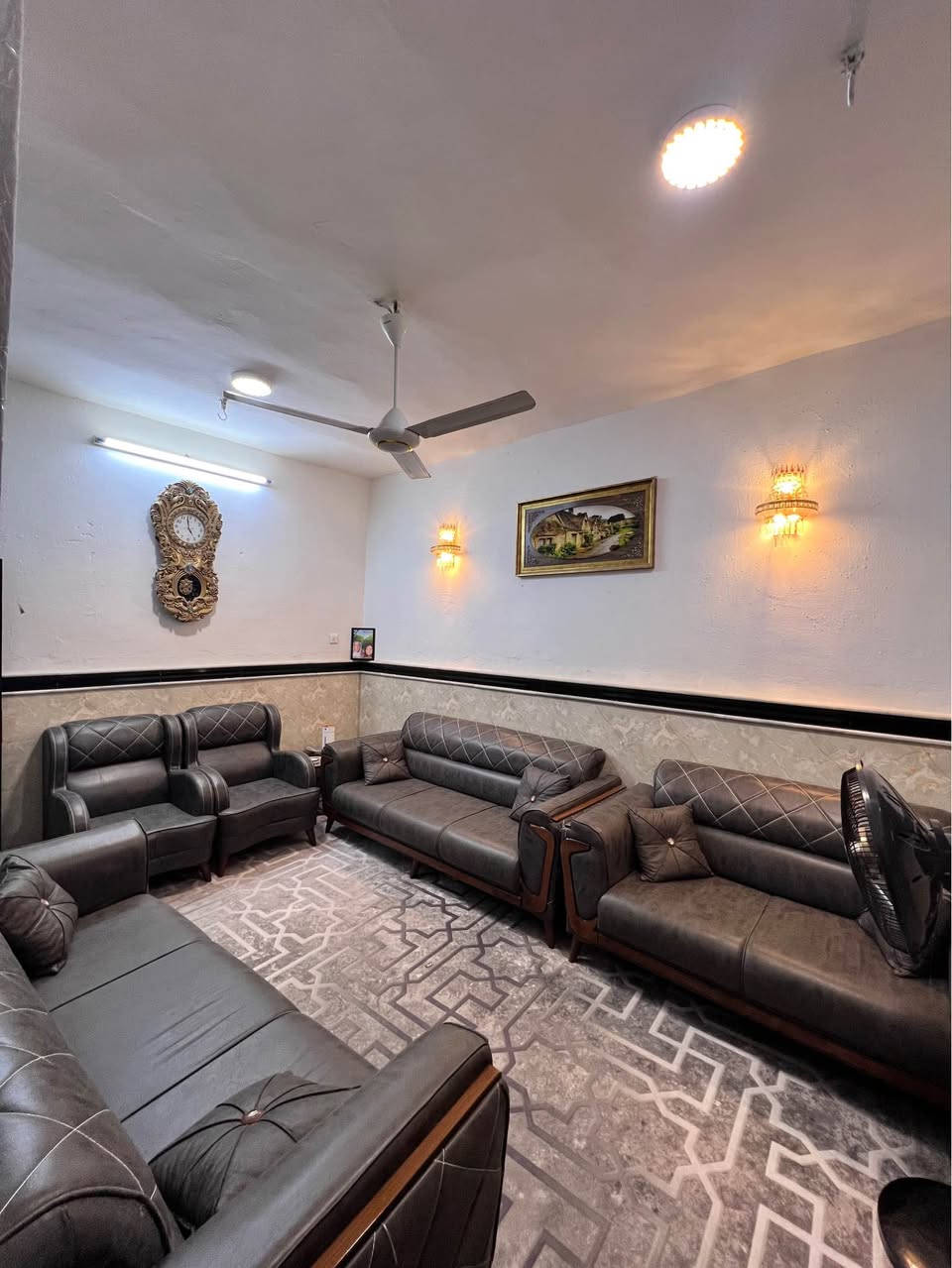 الـسـلام عـلـيـكم 
دار 🏠 للـبيـع 
مـحـموديه قرب سوق الذهب 
عـلـمـا البيت داخل مجاز 
يحتوي ثلاث غرف 
ثنين جوه وحده فوك 
مساحته 120متر
ملاحظه ((مكلف بالنشر )) 
للتواصل والاستفسار الرقم  *********** عمارة, ميسان
