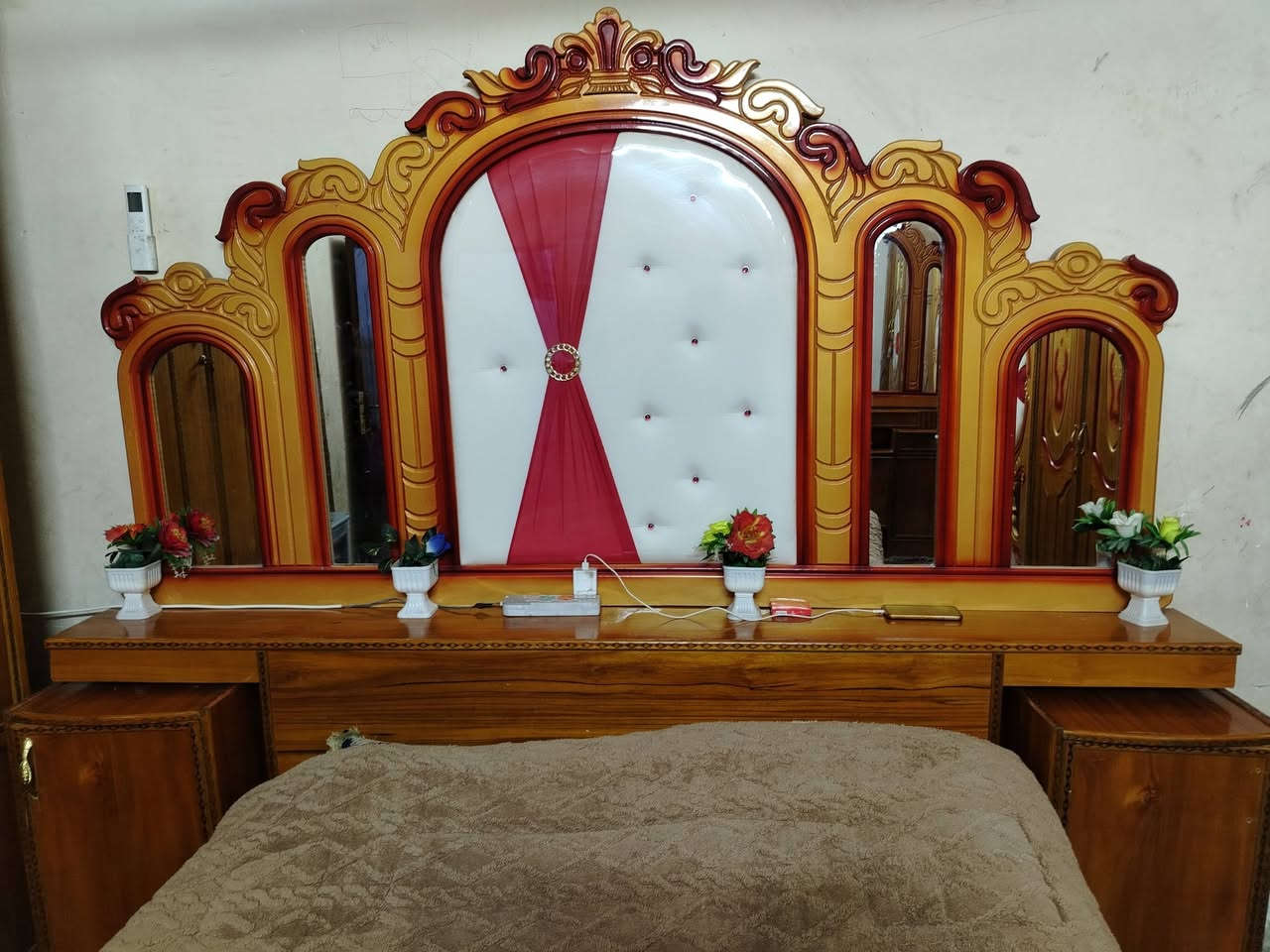 السلام عليكم غرفه نوم ام السته للبيع مكان بغداد المعامل ***********
