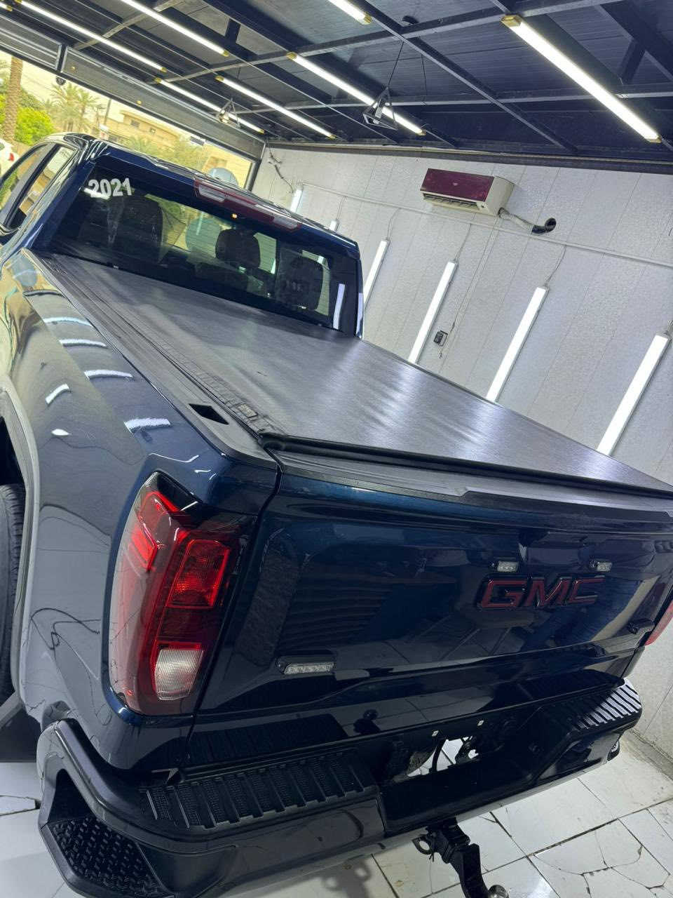 السلام عليكم 
بيع او مرواس 
رجاء مو جاد بالشراء لو المرواس لا يخابر 
لان كلها وعود كاذبه 
التفاصيل كامله هنا ⬇️
اخوان سياره جديده 
275 ورقه 
جمسي سيرا 
باب قصير 
موديل 2021 
رقم اربيل 
لون مميز و جميل جداً
سياره جداً نظيفه  
محرك V8 5.3 
بدون شاصي و لغد 
سياره جاهزه على اخير حبايه 
حادثها بابين و جاملغ جهت السايق و جزء من البنيد 
المكان بغداد الإسكان 
***********
