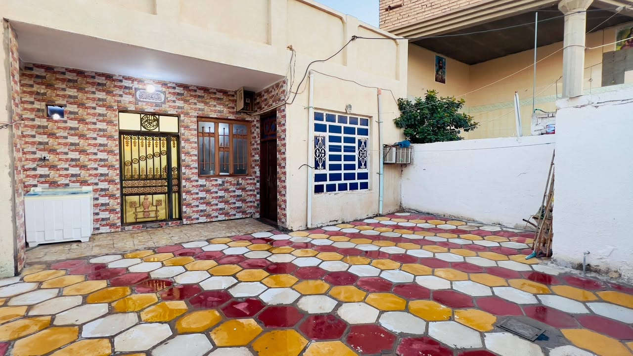 بيت للبيع  الموقع حي الاعلام الاول فرع مجمع راميتا بيوتي او قرب القائممقام السابق حسن ابو عهد
المساحة ٢٠٠ متر
طابو صرف ما مطلوب لا اسكان ولا مبادرة 
الخريطة غرفتين كبار و صالة واسعة و مطبخ و استقبال و مخزن و ممر و صحيات خارجية و داخلية 
السعر مناسب على الخاص او الاتصال على الرقم 
***********
