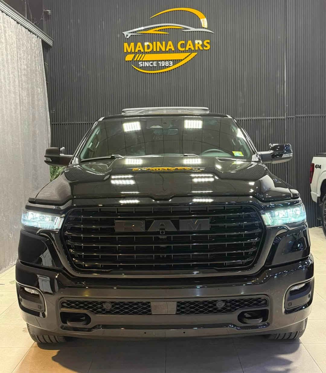 Dodge Ram 
2025 BigHorn
V6 - 3.0T - 4x4 

بسمە و شغال
شاشە تیسلا
کامیرە
لایت لید
کوشینات جلد 
کوشینات هیتر
سوکان هیتر
باب طویل
بودی قصیر
دبل اکسل
رادار
ئوتو ستوب
ویل ٢٢

7.000 mile
بدون صبغ
سعر 430 ورقە

***********
***********

