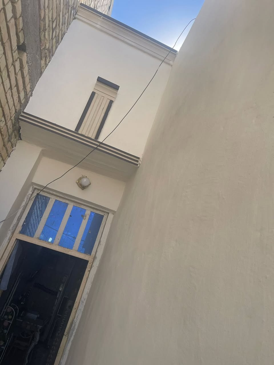 السلام عليكم 

للبيع  100 متر 

البيت جديد كله كامل 

طابق ونص 2 غرف نوم 

بناء طابوك 

مي كهرباء 

مجاري 

شارع ابو عمار الشريفي 

شارع 15 متر 

عالي عن الشارع 

البيت جاهز للسكن 

بناء على ايدي 

***********
