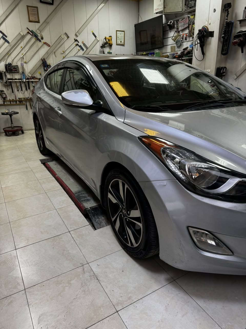 السلام عليكم النترا موديل 2013 بغداد مشروع وطني وبسمي هزه ورقم نكليزي سياره امريكي وليبا واحد بدون اي تبديل صبغ بين الجاملغ والباب بدون دواخل سياره مفوله مكينه 1800 دوش كير بلاد فتحه اشاير بل مري نضام ايكو مانع انزلاق تحكم جهتين أربع مقاعد تدفئه 5 تجاوي سياره هواي بيها مواصفات للأخير من عده البصمه كهربائيات تبريد دواخل جاهزه ماشيه 120 ميل سعره 108 مكانه بغداد الكرخ ***********
