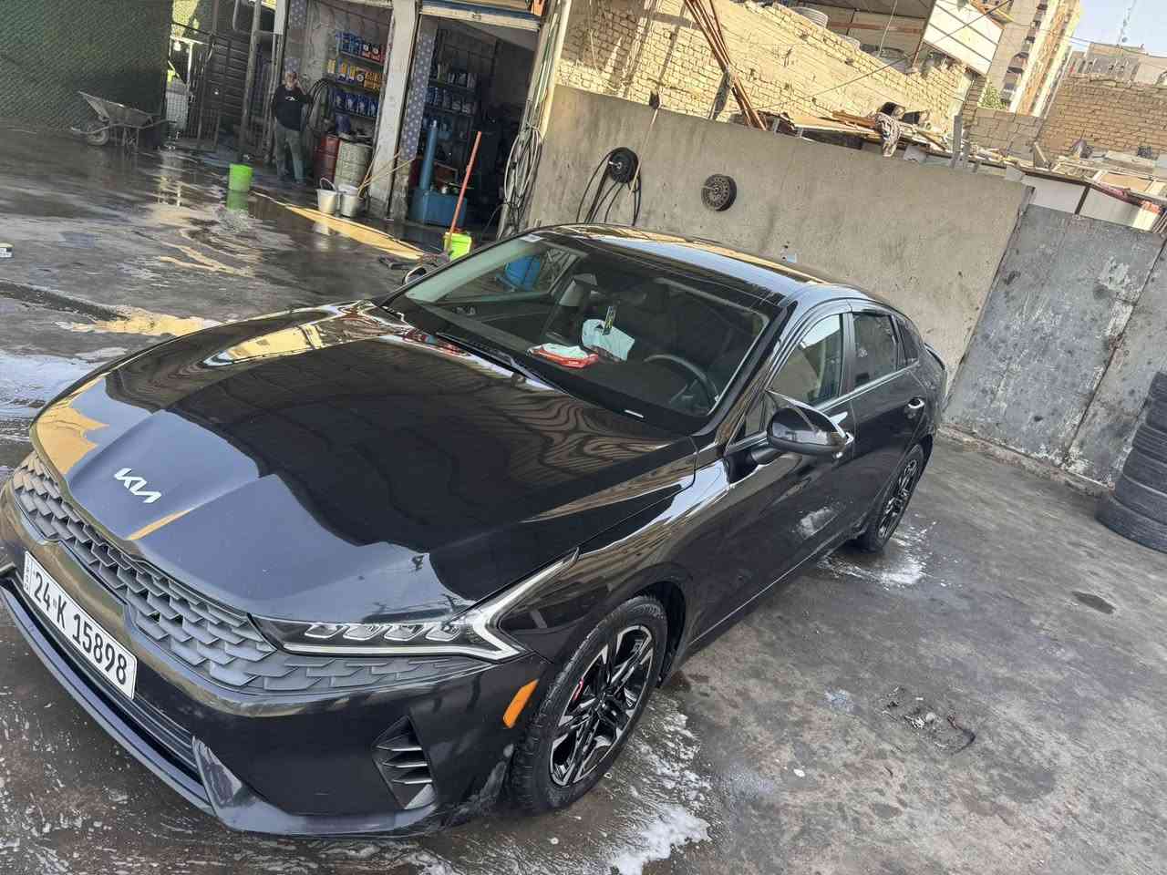 سلام عليكم K5 موديل 22 امريكي حادثها خشم البنيد كلش بالحافه مصبوغ على كده وبسونار يبين كامل باب صدر مفتوحه مو مبدله وبيها بخشم الجاملغ الايمن الامامي طخه كد اصبعين ومصلحه ع بارد مكينه وكير مكفولات حداديه تخم تاير تبريد كلها خير من الله جاهزة ع اخر حباية ترايها وين ميعجبك مكينه 1600 تيربو بصمه وباقي المواصفات المعروفه عنواني بغداد باب معضم رقمي *********** السعر(160) وبيها مجال
