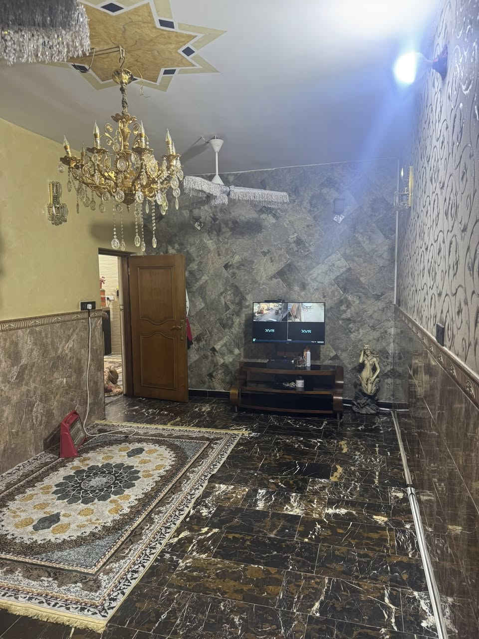 مساح 100 طابقين كامل بغداد شعله غربي بيت نضيف تجي شوف بعينك بيع مستعجل سعر خاص ***********
