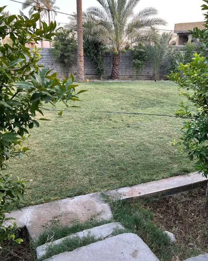 السلام عليكم
دار للبيع مساحه 700م 

الطابق الاول

غرفتين  نوم .  هول.  استقبال.     مطبخ. 

مجمع صحيات داخلي وخارجي. حديقه.  كراج سياره 

الطابق الثاني 

غرفتين نوم. +    هول.      بيوته. 

طابو زراعي سند 25 تحويل مباشر  بسمي

 مكان حله ورديه خارج
تفاصيل اكثر اتصال 

***********
