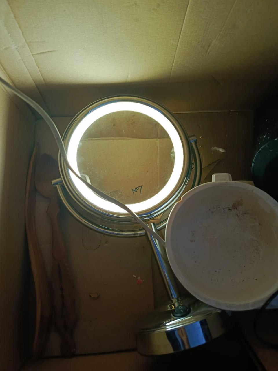 هذا جزء من بضاعة أوربي جبتها استرزق بيها لكن صارت ضروف منعتني اكمل شغل بيهم حاب ابيعهم الي يريدهم يتفضل خاص او وتساب او اتصل *********** نتفاهم عليهم عندي حوالي 30 كارتون
