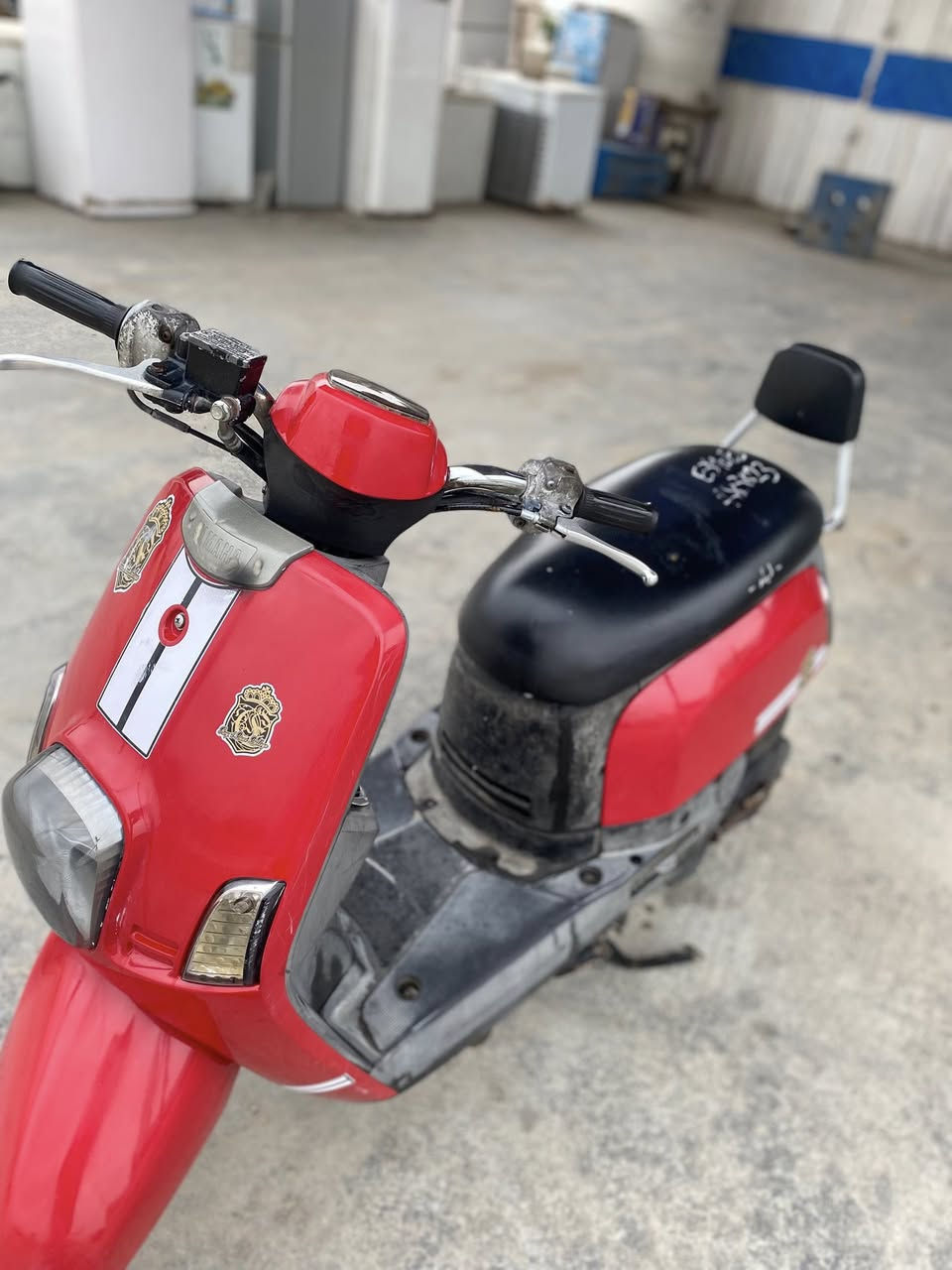 سلام عليكم بولييس كابريتر للبيع مكفوله محرك وكفرات بلادي ومختم  ويه الدواخل  شلعه ومعدل الراجه ماعايزه شي سعرهه ٧٠٠ وبيهه قليل حك الجيه مكاني المسيب سده الهنديه للاستفسار ***********
