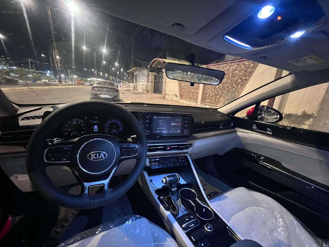 كيا كي فايف kia k5 للبيع
 موديل ٢٠٢١ خليجي الدولية العراقية 
"فول مواصفات"محرك ٢٠٠٠ دوش 
رقم بغداد تحويل ثاني يوم 
ضررها بارد بالداير وحافة الباب الخلفي شي بسيط 
للأستفسار ‭٠٧٨١ ٨٤٤ ٦١٢٧‬
