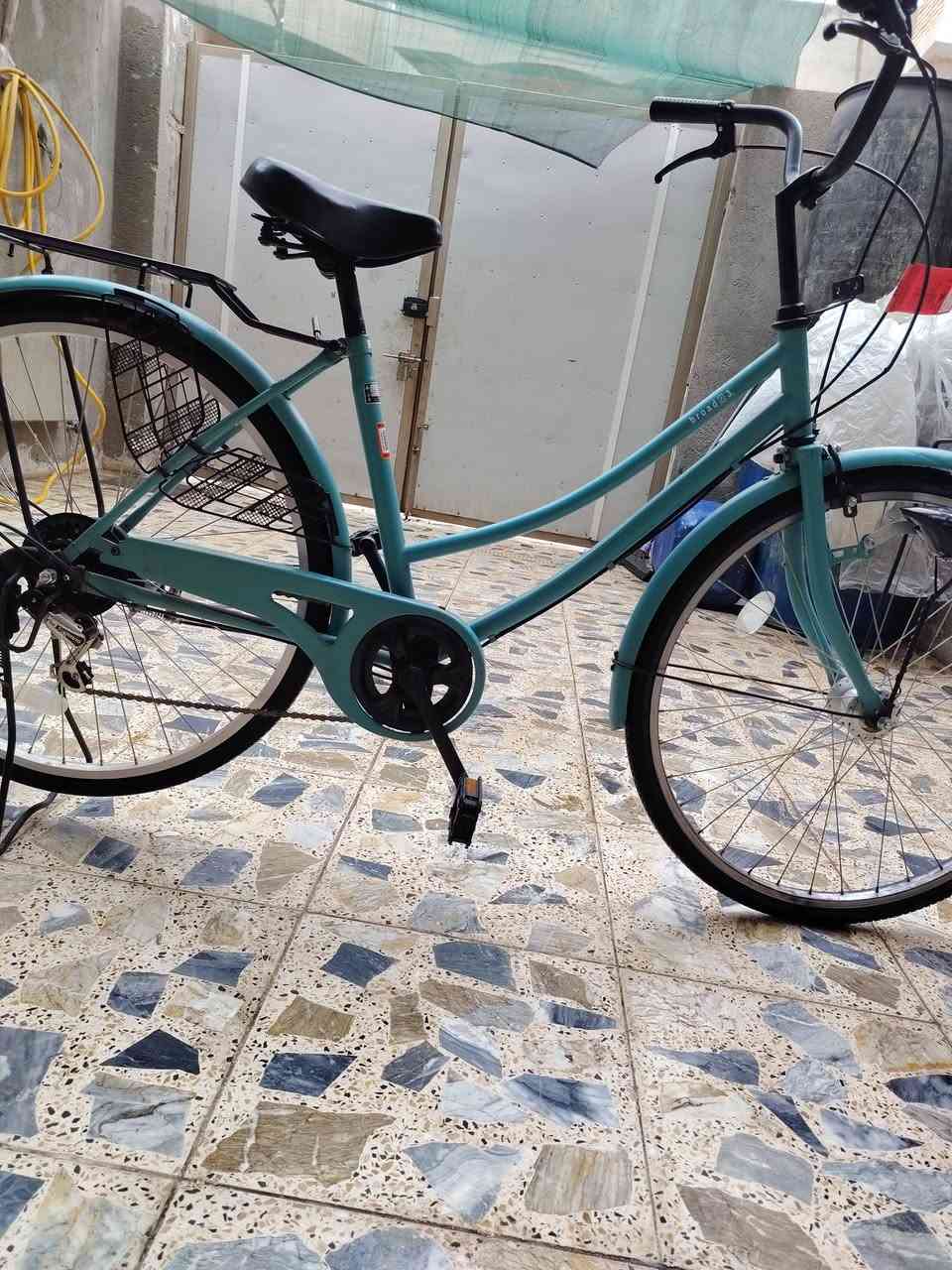 سلام عليكم عندي باسكل بناتي حجم ٢٦ گير وحساس حاويه باله موديل ٢٢ للبيع نضافه 100 /100 الشرايه يتصل عله رقم ***********
