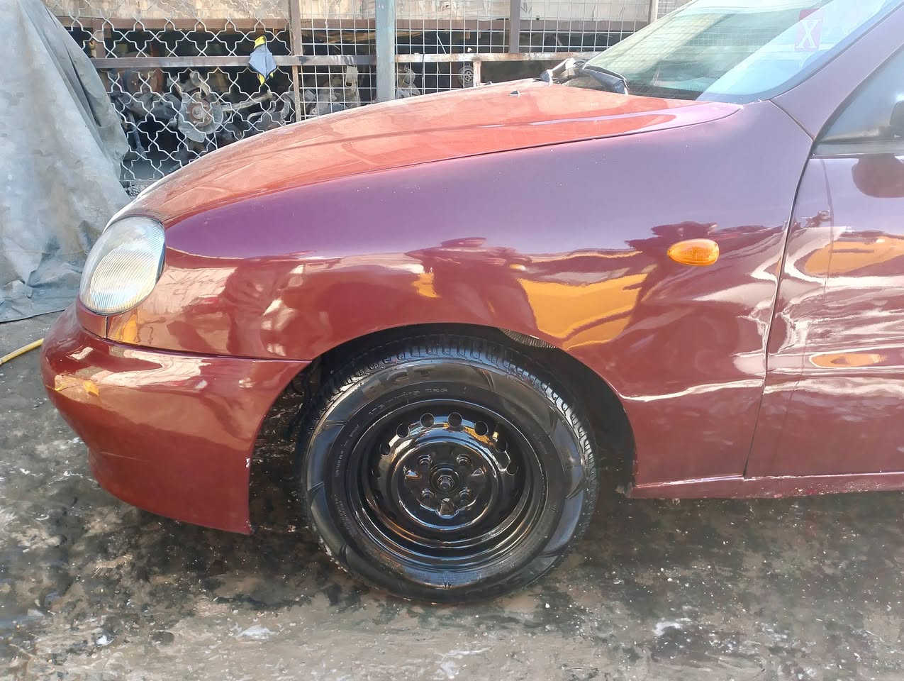 دايو لانوس1997 رقم بغداد مشروع وطني  محرك مفتوح كير عادي محرك 1600 محرك وكير كلش نضيفات صدرها نضيف تخم تاير جديد كهربائيات يشتغلن ما عدى طوافه مسجل  سياره كلش حلو احلى من الصور مكاني بغداد الشعب *********** كرار سعر 38 $$$ وبيها مجال بسيط
