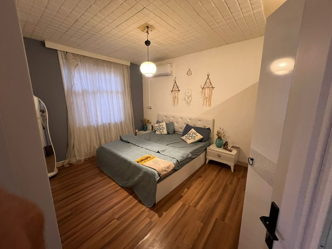 دار سكني للبيع مجمع دريم ستي
مساحة 200 متر طابق واحد مسدد كامل 

متكون من صاله استقبال مطبخ غرف نوم عدد2 حديقة كراج 

ملاحظة البيع مع الاثاث ونقد فقط 

السعر 100 وبي مجال 

للاستفسار اكثر ***********
