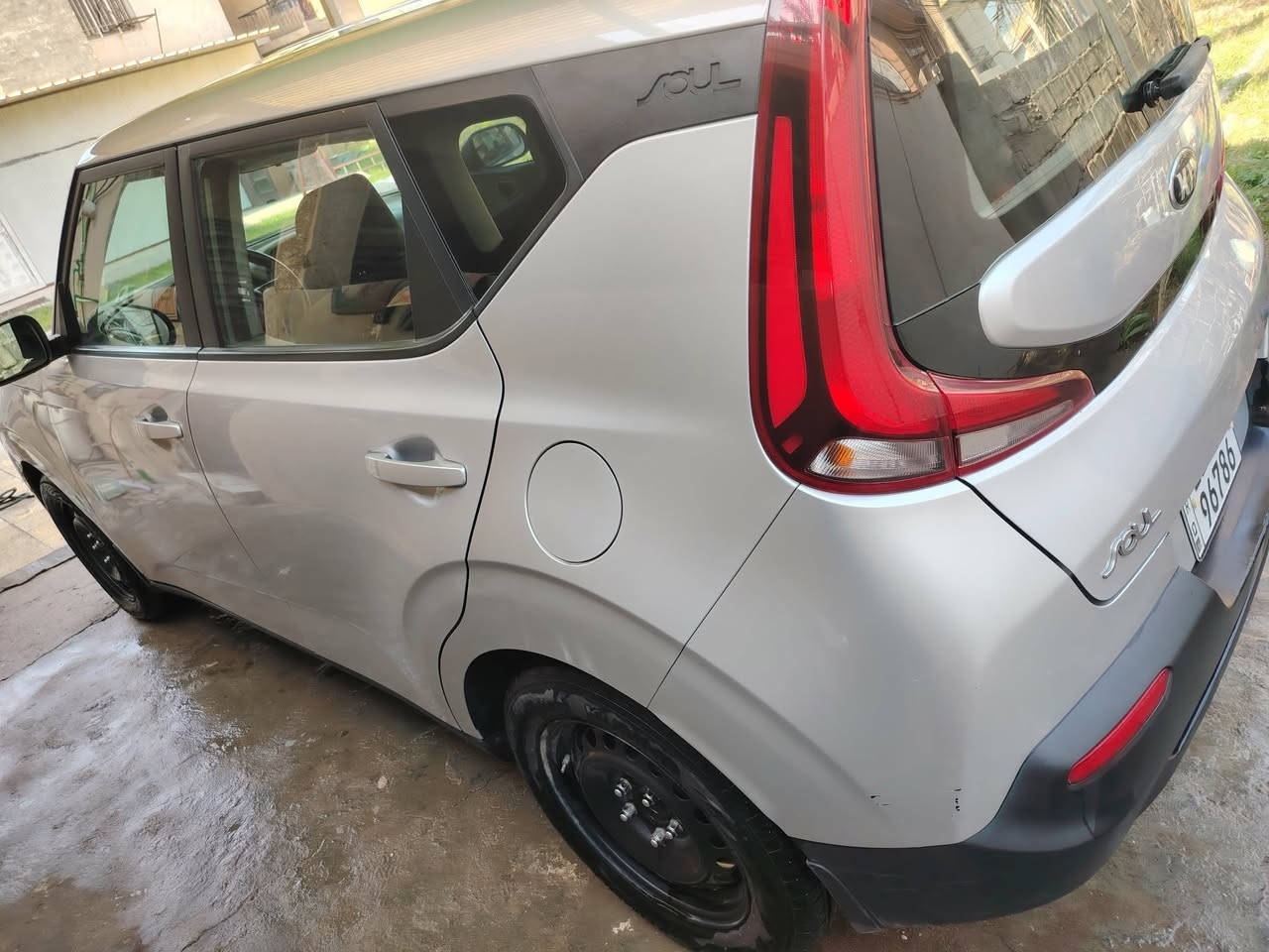 السلام عليكم.   كيا صول.  وارد امريكي  موديل ٢٠٢٠ للبيع    رقم بغداد  با اسمي  ماشية 44 mi  مكاني بغداد با اسمي. 

مكاني بغداد الدورة. وكل التفاصيل الباقيه موجودة با الصور. 

سعر 142$ وبيها مجال بسيط 

***********.
