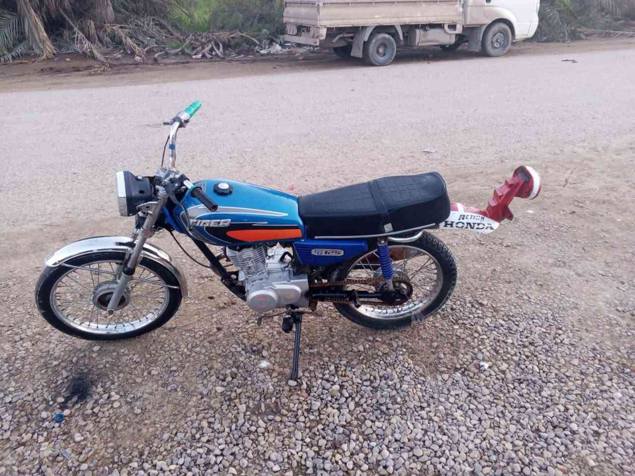 السلام عليكم 
دراجة للبيع 21 أوراق اصولي وليس سكنر نضيفه كلش احله من بالصوره مكاني الشوملي الاتصال على الرقم التالي ***********او هاذه الرقم ***********او مراسلة الصفحه السعر 525وبيه مجال
