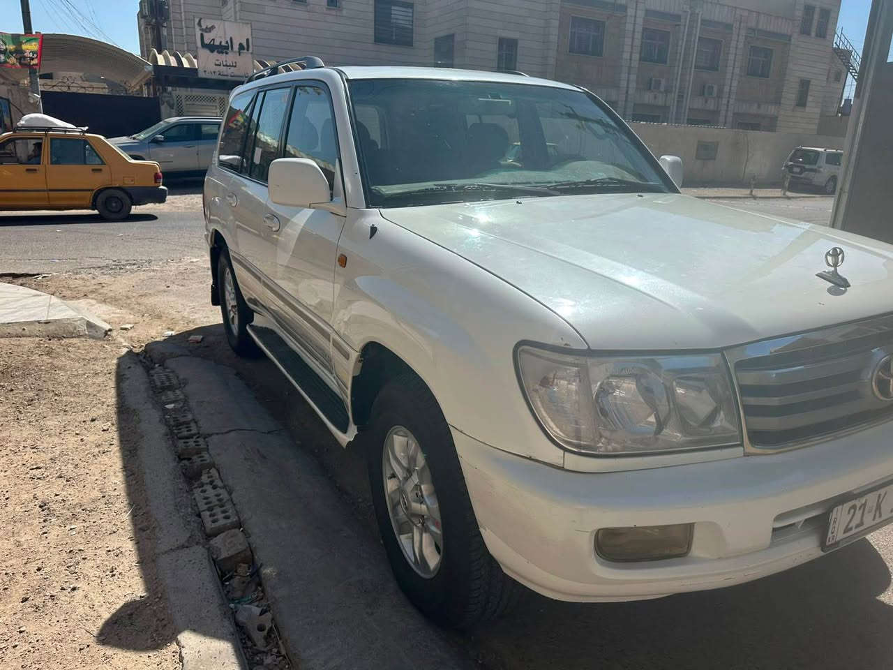 لاند كروز GXR  موديل 2006  لون ابيضّ صدفي رقم سليمانية سنوية باسمي سيارة نضيفة بمعنى الكلمة بلادية بدون صبغ فقط جاملغ امامي صفحة السايق مصبوغ مكينة كير تبريد بلادي خير من الله
مكاني بغداد السعر 180$  
للاستفسار ***********
