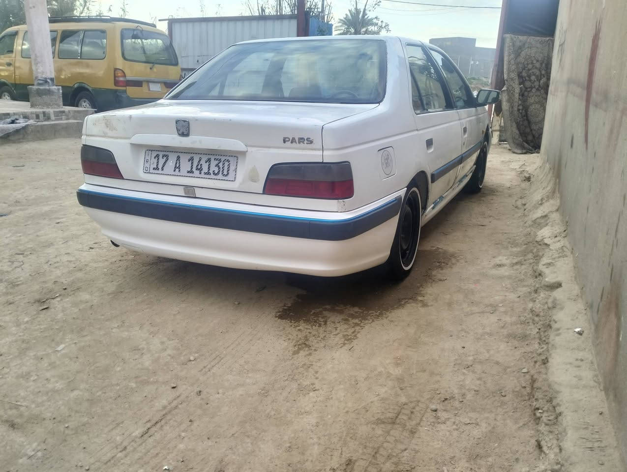 سلام عليكم بيجو باص للبيع مديل 11سياره كير مكينه حداديه تخم تاير خير من الله مداور ثانيوم بسمي جاهزه شندك مراوس اراوس 2031سنويته سعر 35او بيه مجال اي ستفسار على رقم ***********
