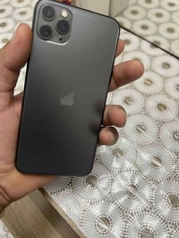 ايفون 11 برو ماكس للبيع بسعر مناسب جدا ذاكرته 128 نموذج m بطاريه 75 مد...