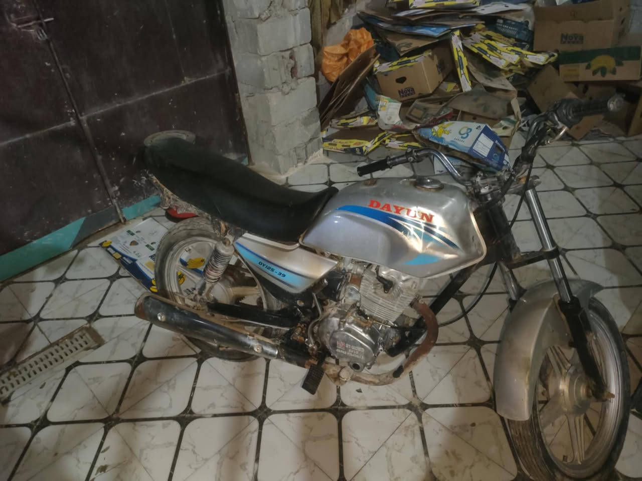 سلام عليكم دراجه للبيع كلك شغاله كامله مابيها اي نقص السعر 150 بيه مجال بسيط المكان كربلاء خلف جامعه كربلاء للستفسار عل الرقم ***********
