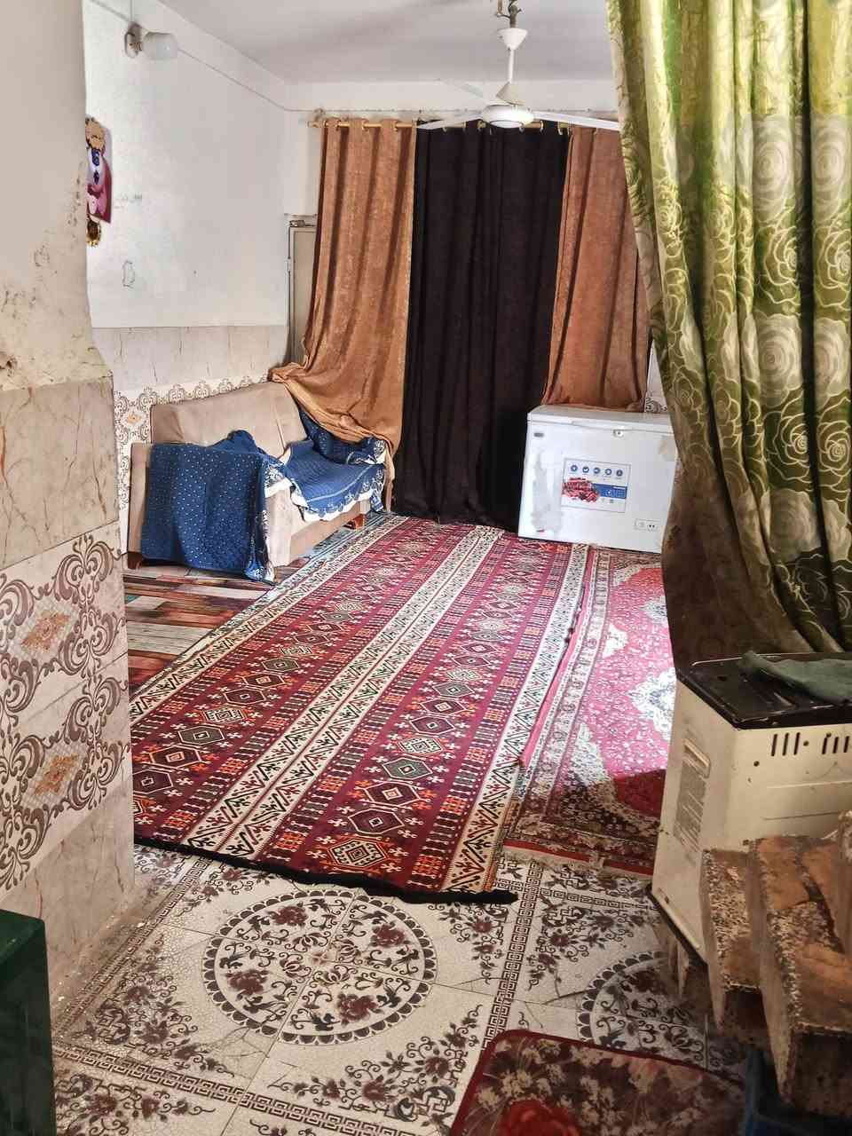 بيت للبيع مساحته 200 مكون من غرفه وصاله ومطبخ منطقة السواجي  ورا مدرسة لوقف الشيعي الرقم  أللاستفسار ***********
