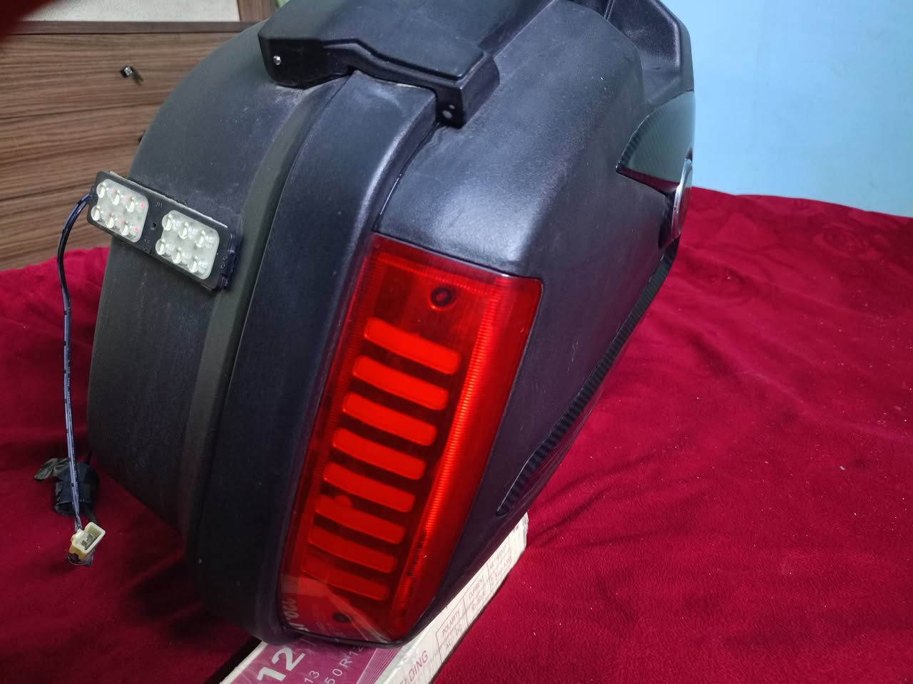 جنط بوكسر او اي دراجة 5 كير ثنين صفح وحدة صندوك حجم چبير جنط نضيفات حيل خوات الجديد ما ناقصهن اي شي بس جيب وشد لبك لايت شغال سعرهن تلا ثتهن 200 وبيهن مجال مكان الجنط بغداد الشعلة رقم الهاتف ***********
